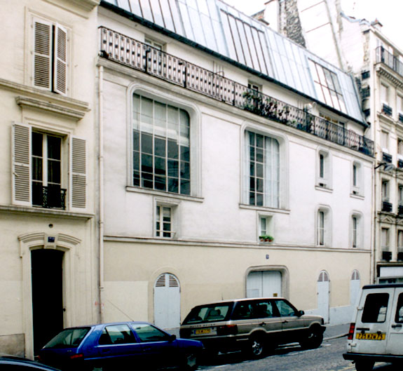 Дом в Париже, где жил и работал Ю.Я.Леман. Фото из экспозиции Елатомского краеведческого музея.